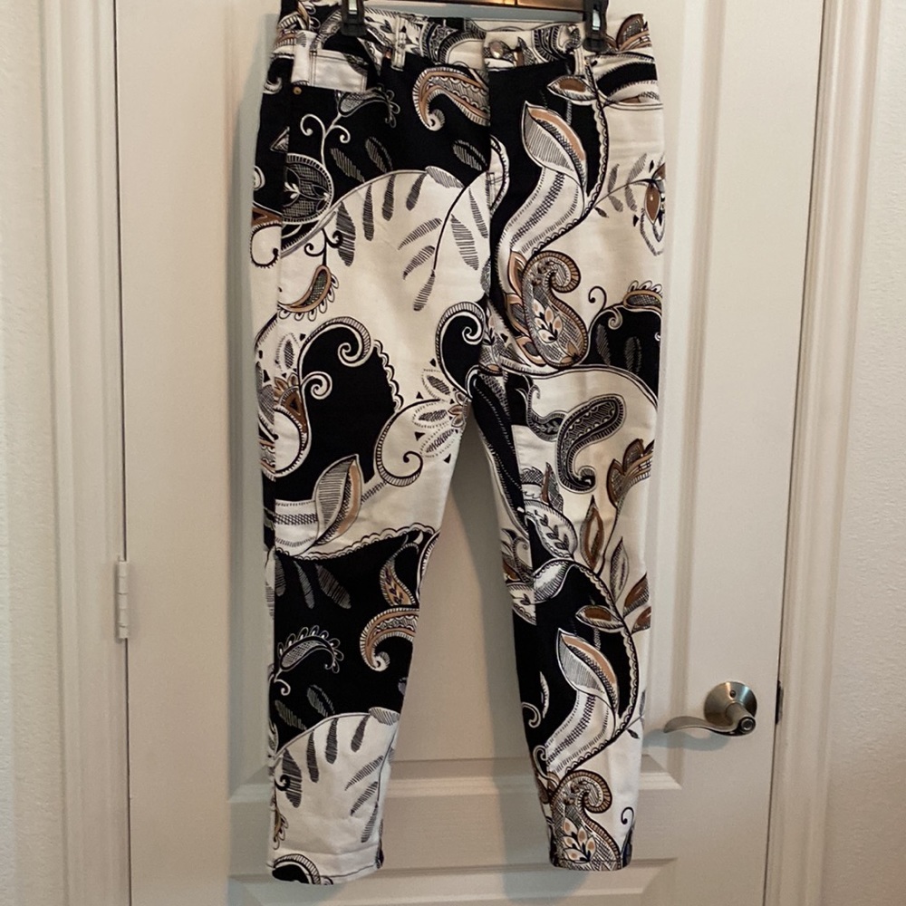 So slimming girlfriend by Chico’s. Size 1.5.